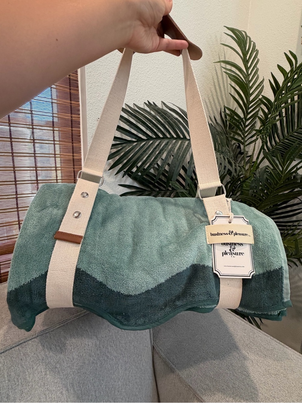 🆕 Cute Bicolored Green Beach Towel (AUSTRALIAN BRAND)